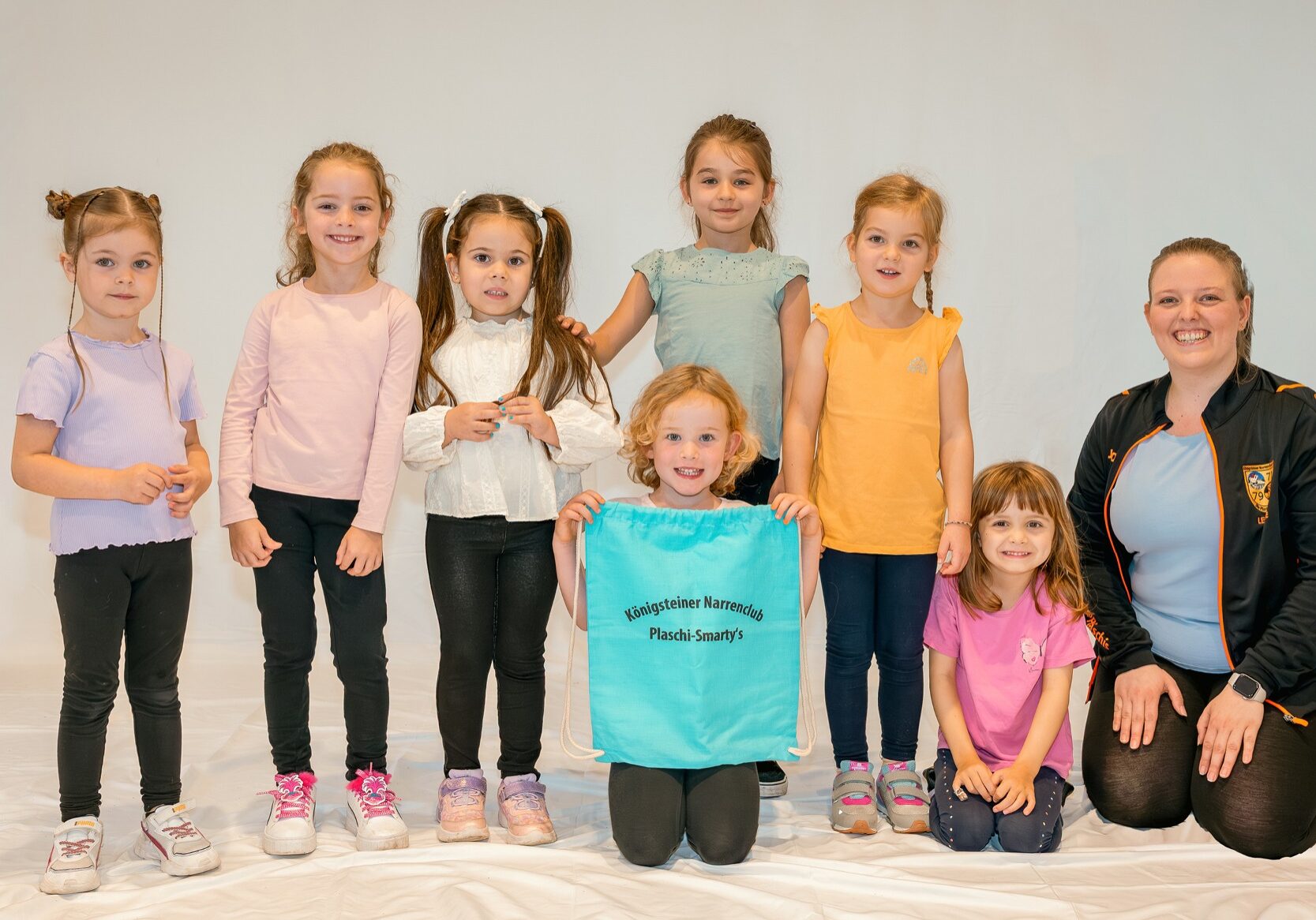 Gruppen_Bilder_K2-Smarties_Tanzsport_Website_Plaschis Tanzfreude für Kinder von 5-9 Jahren, spielerisch und kreativ